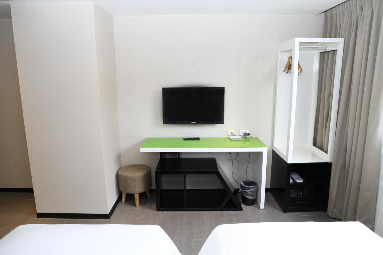 Wholesome Hotel Taipei Exterior foto